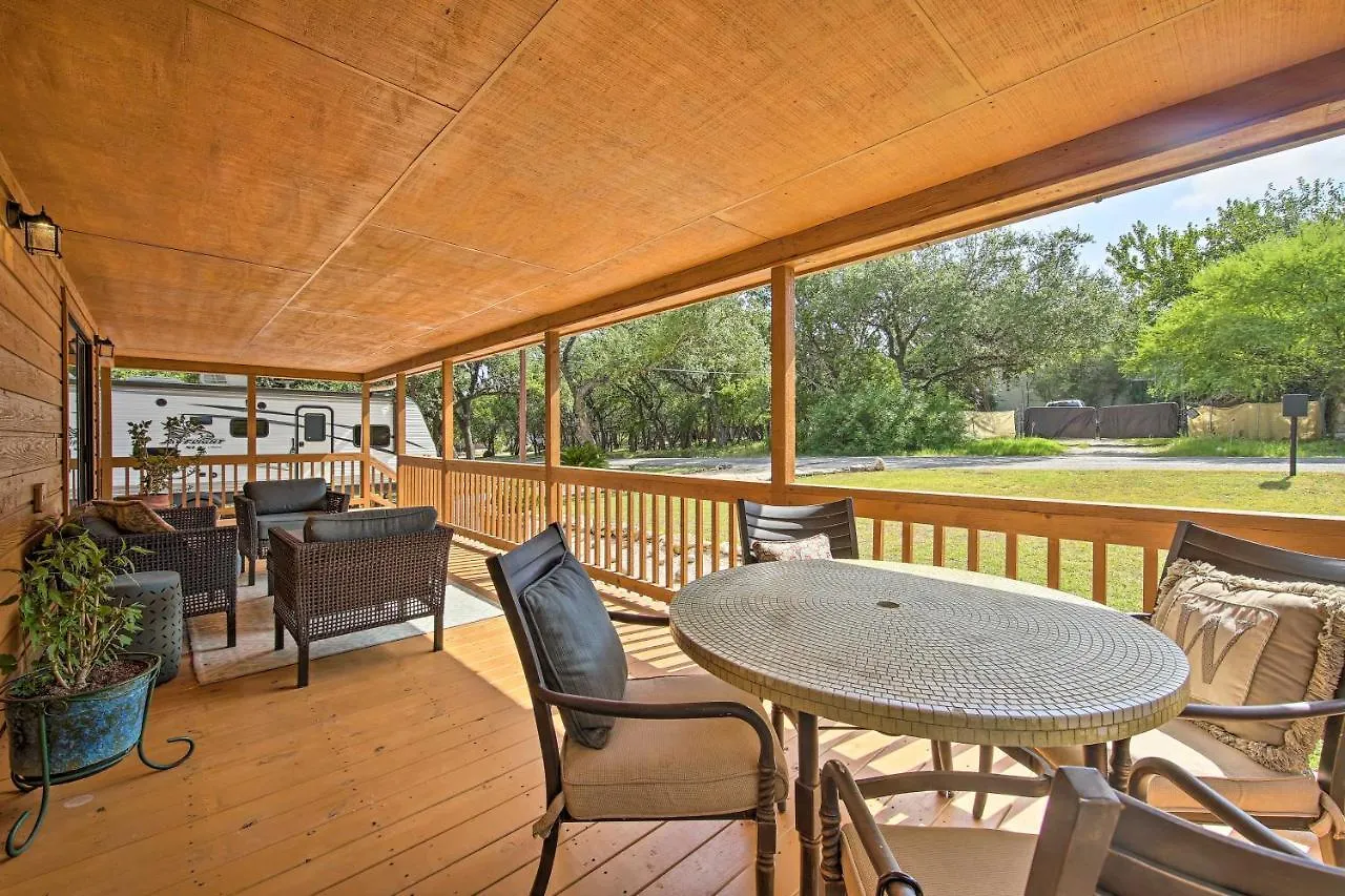 Couples With Luxury Deck, 1 Mi To Canyon Lake! *