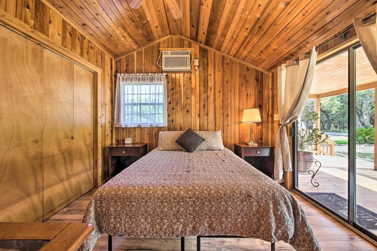 Couples With Luxury Deck, 1 Mi To Canyon Lake! *