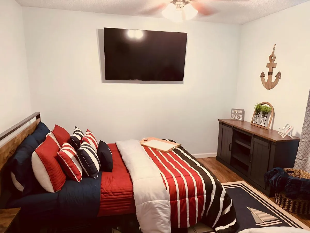 Jet Skis, View, Sleeps 8, Hottub, Firepit, Pet Friendly! Canyon Lake