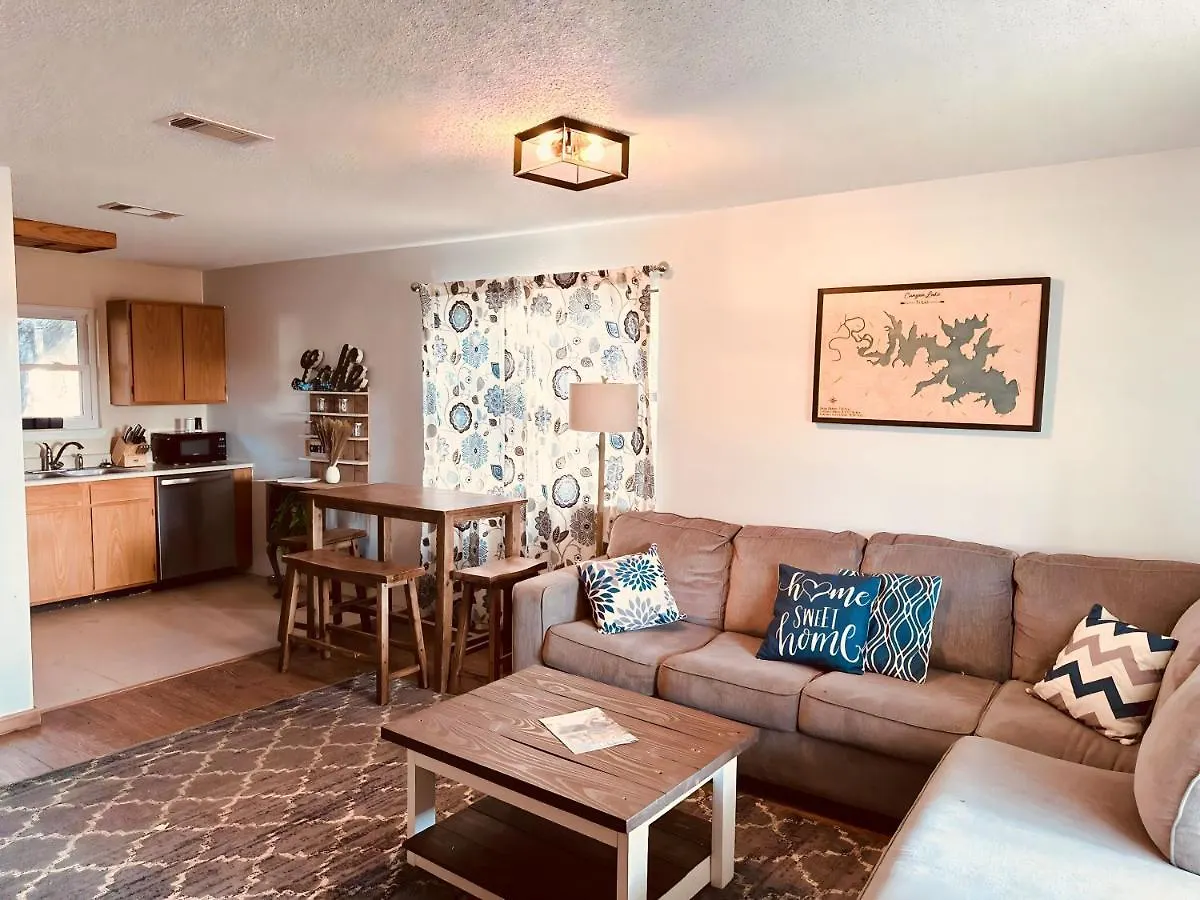 Jet Skis, View, Sleeps 8, Hottub, Firepit, Pet Friendly! Holiday home