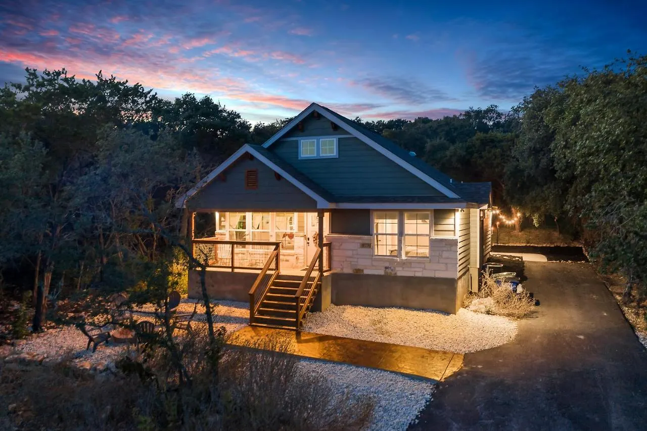 The Overlook . King Bed . Mini View Canyon Lake
