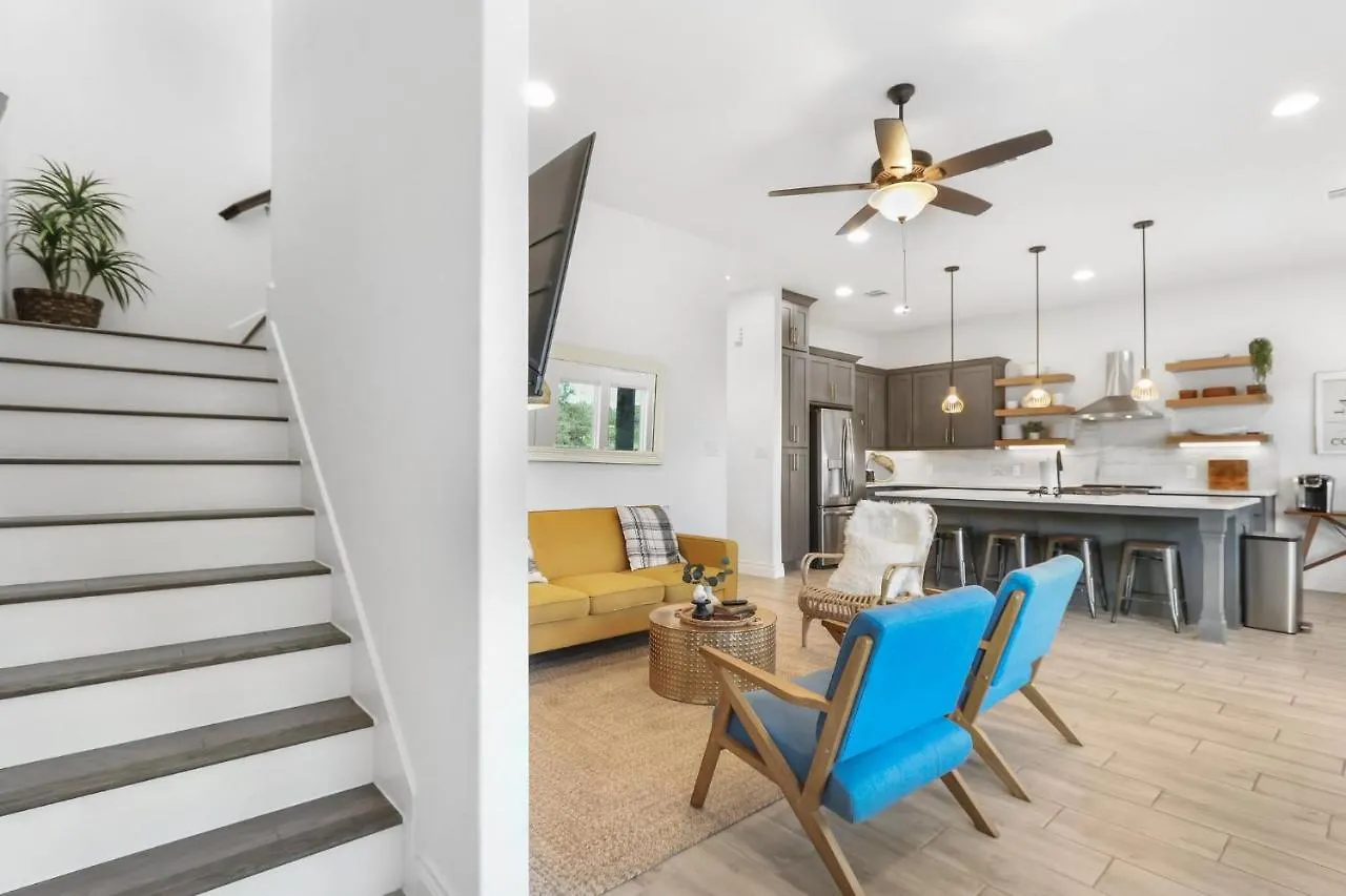 بيت للعطل Canary Lakehouse