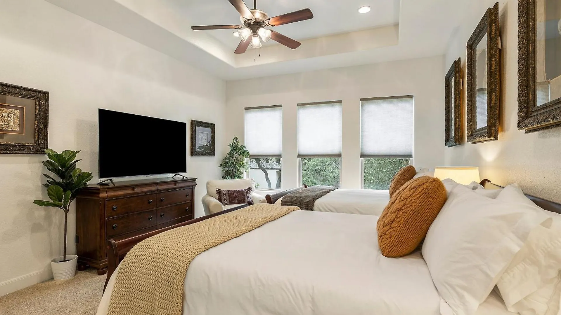 4 Minutes From Canyon With Jacuzzi, Bbq, Firepit, 1gbpwifi, And *