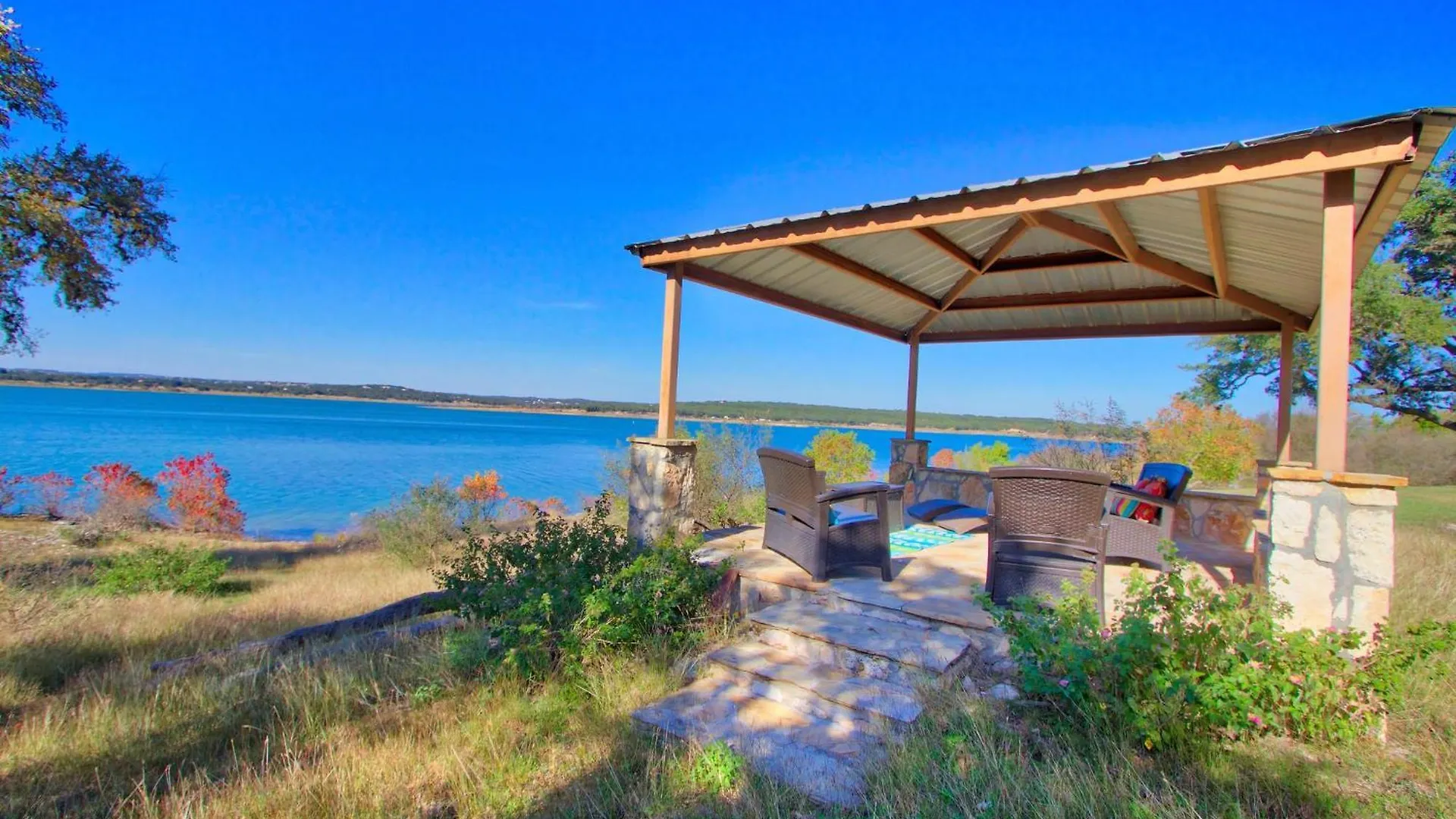 Lakeshore Luxe * Canyon Lake