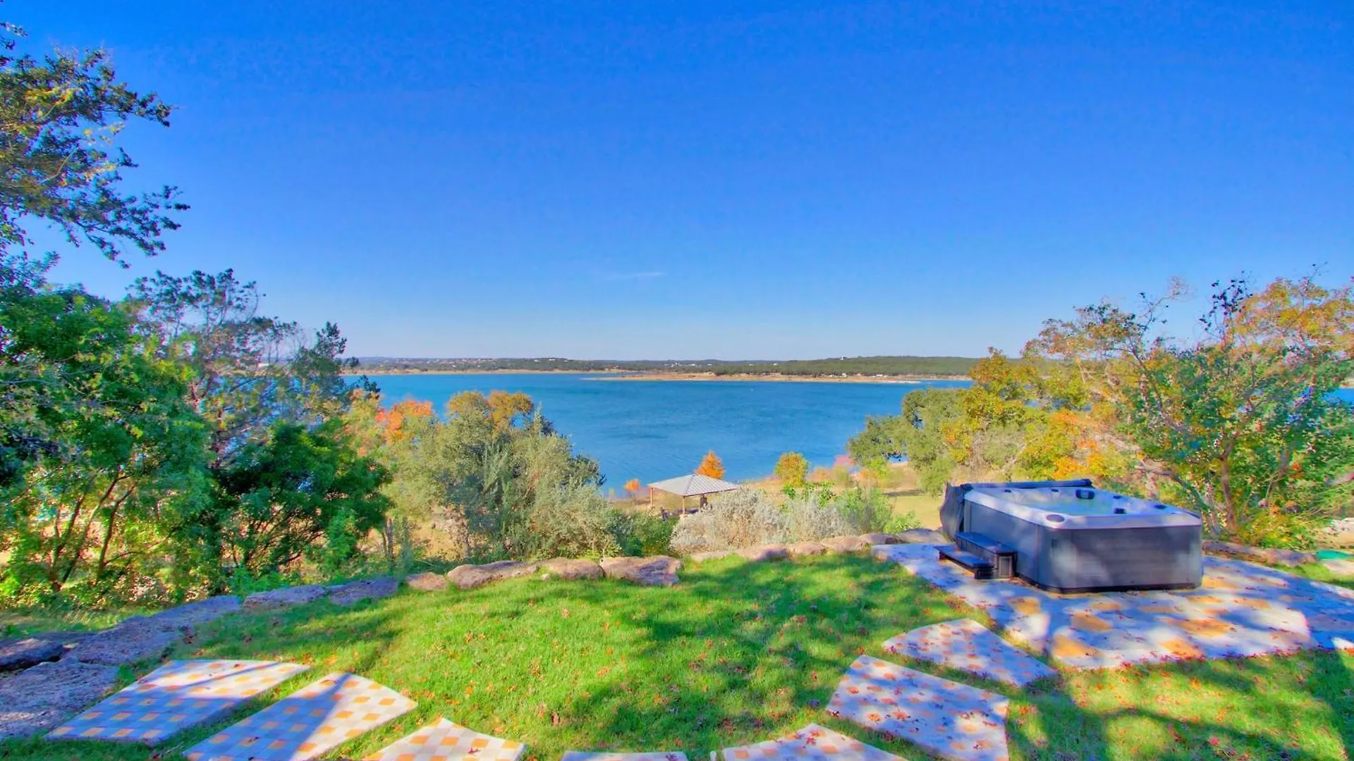 Lakeshore Luxe * Canyon Lake