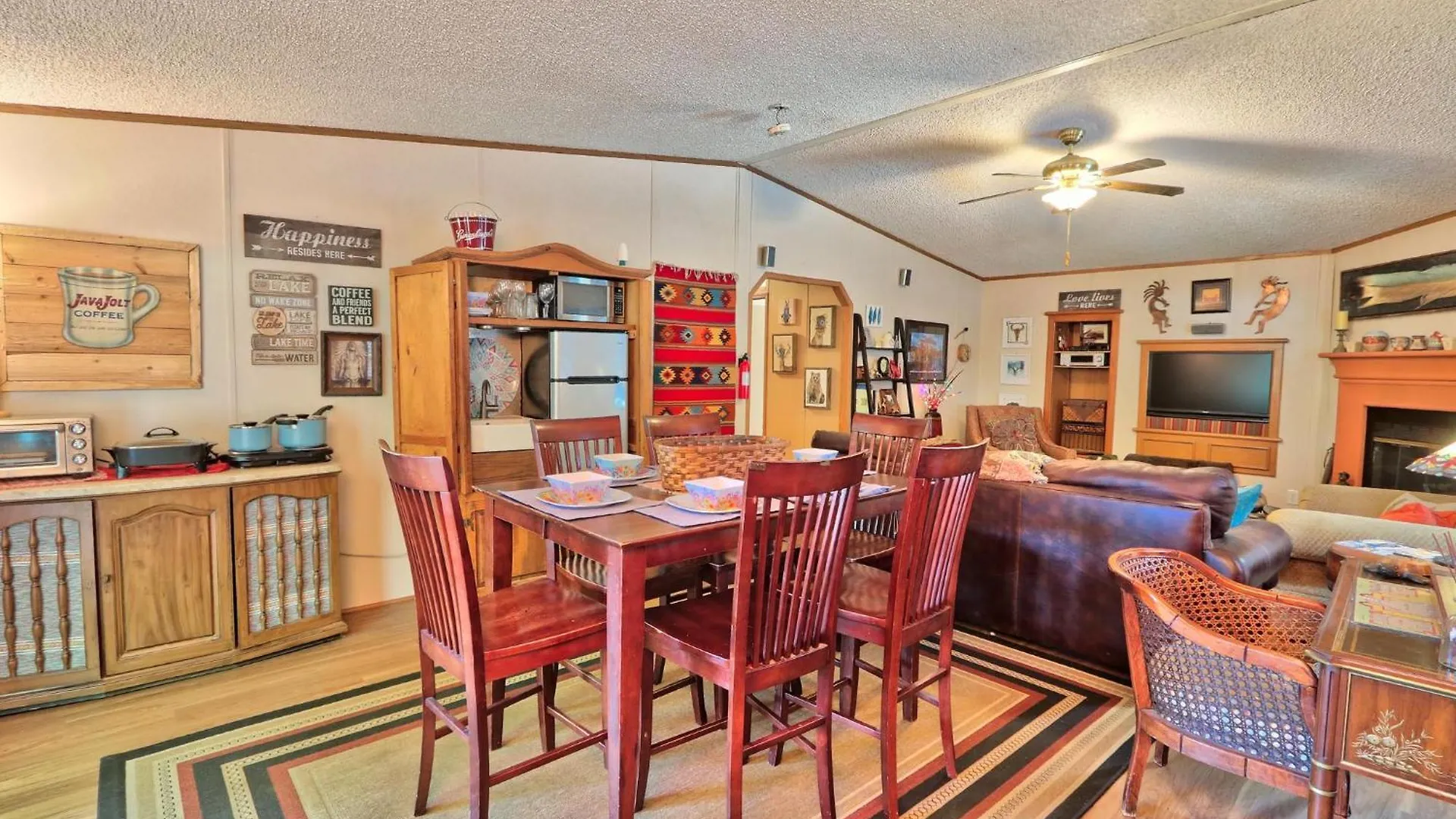 Mimi's Place * Canyon Lake
