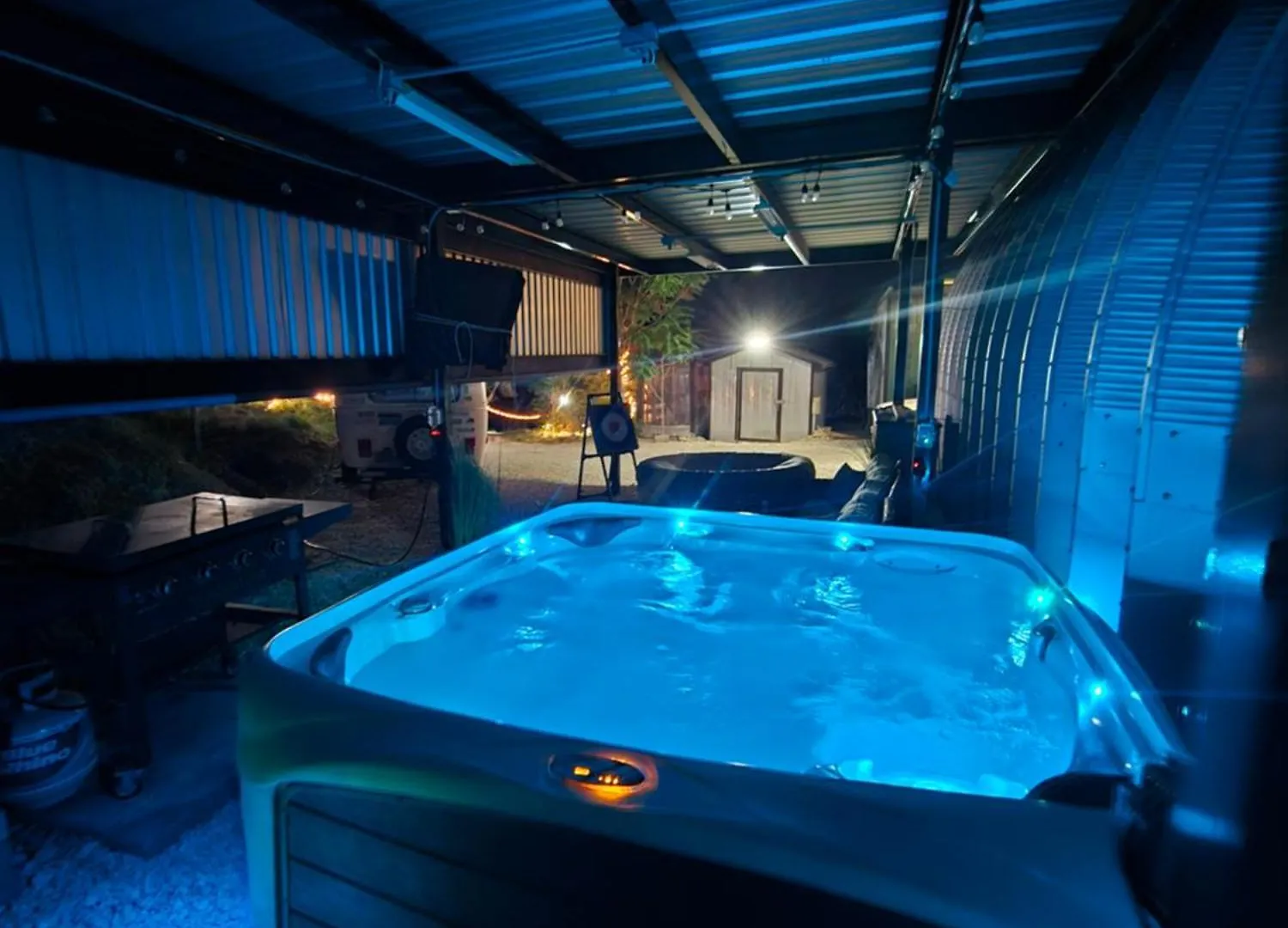 Hill Country Hangar With Hottub, 7 Minutes From The River And