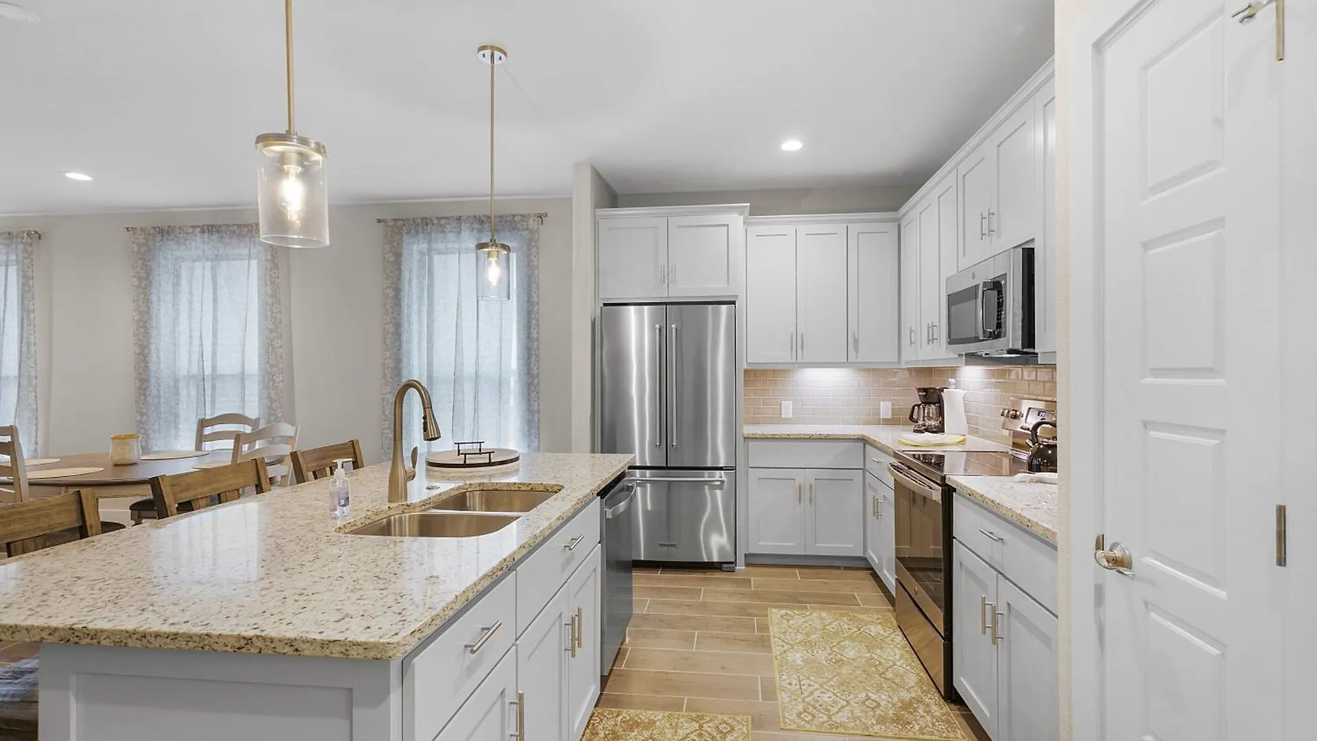 Pristine 3-bedroom Near Canyon Lake! Ferienhaus *