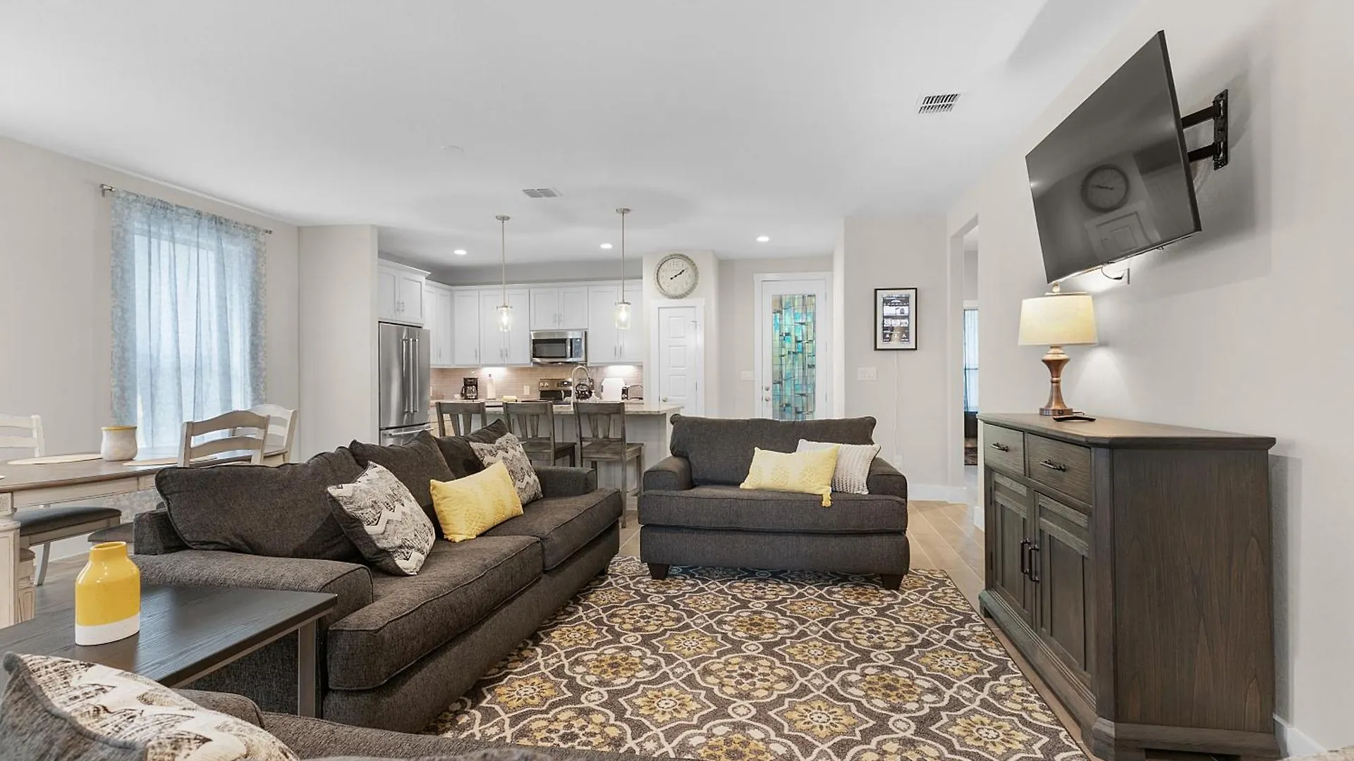 Pristine 3-bedroom Near Canyon Lake! *