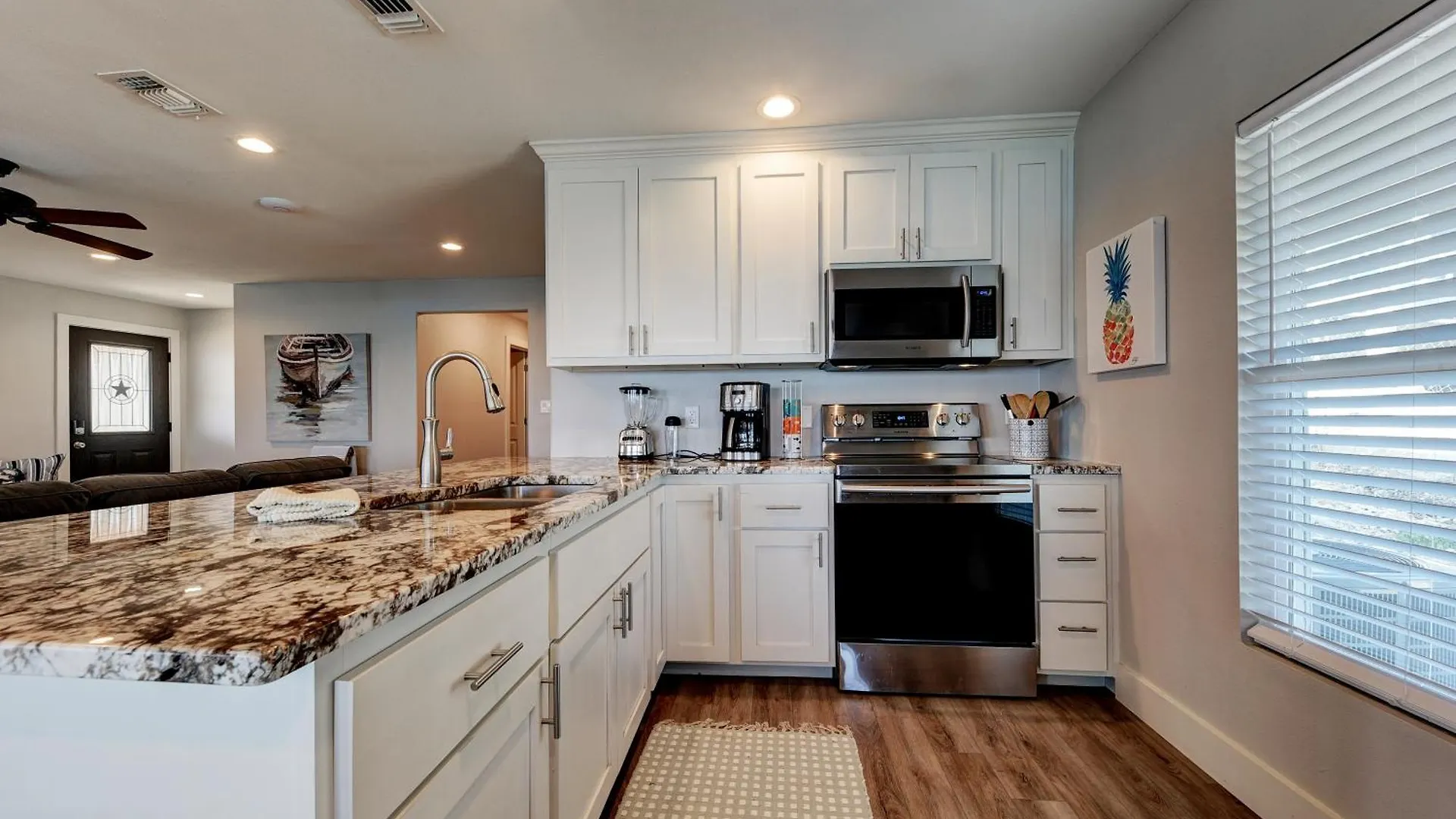 بيت للعطل Waterfront House With Hot Tub & Firepit *