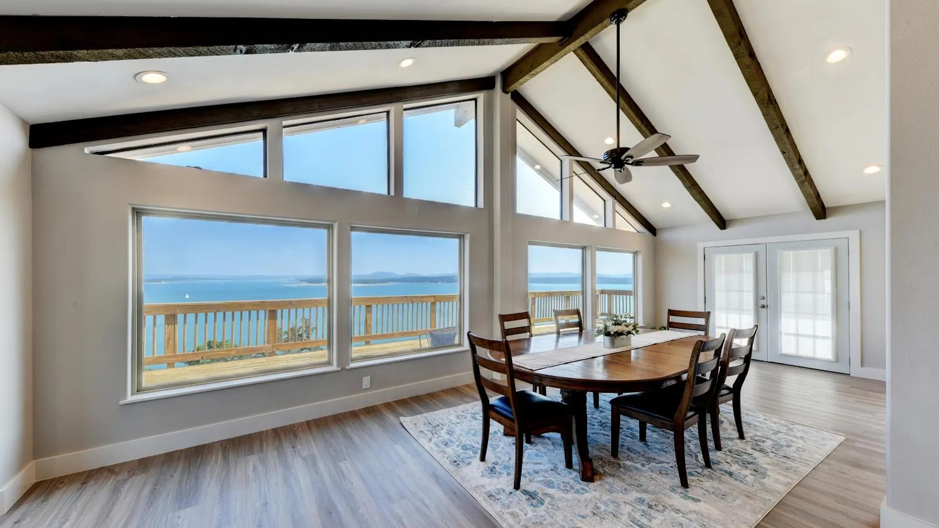 Waterfront House With Hot Tub & Firepit بيت للعطل بحيرة كانيون