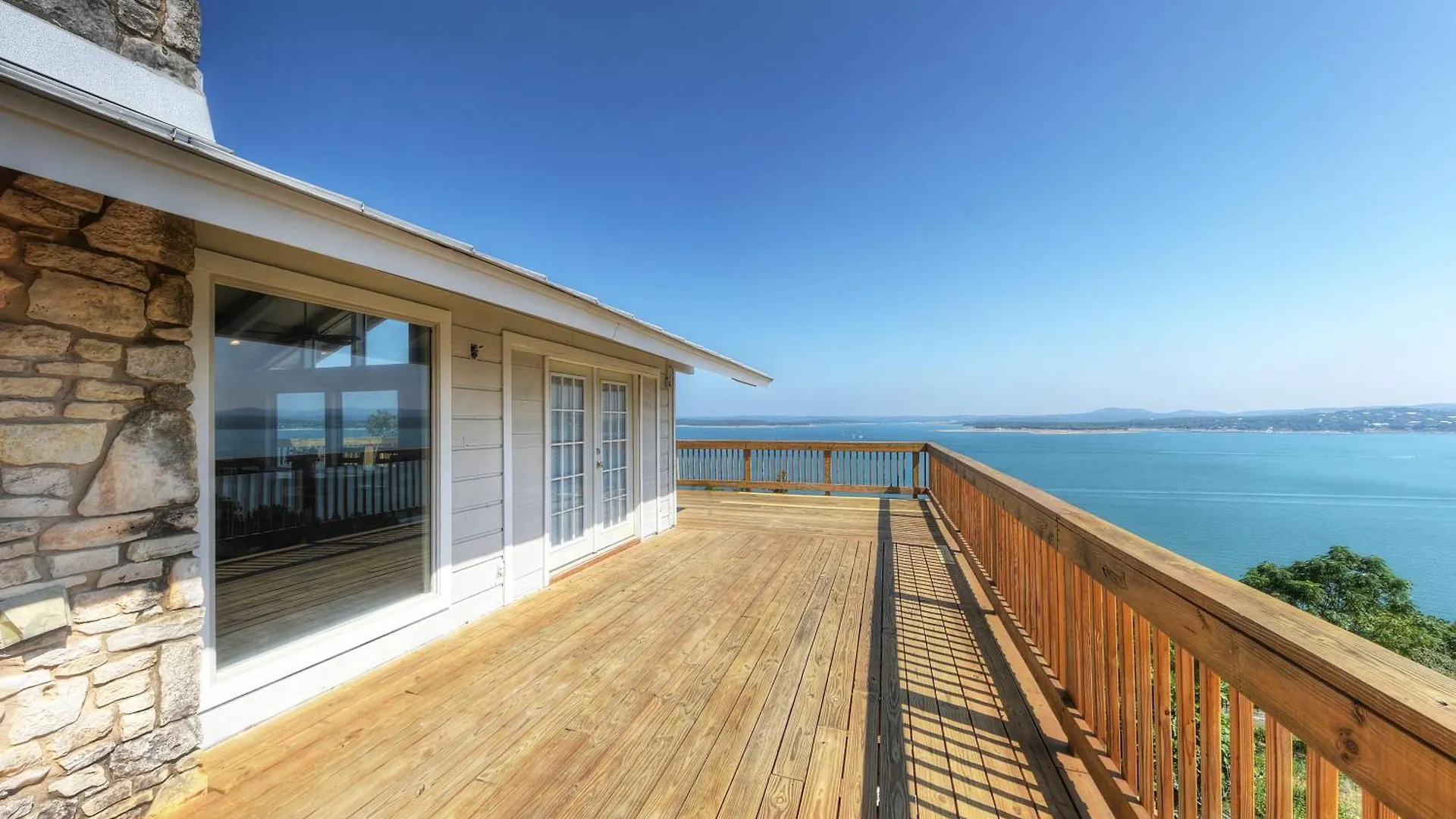 Waterfront House With Hot Tub & Firepit بيت للعطل