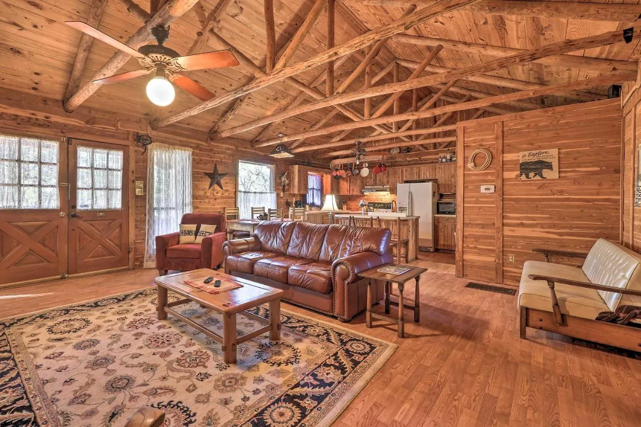 Holiday home Rustic Canyon With Hot Tub On About 3 Acres Canyon Lake
