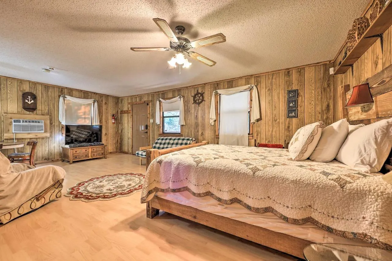 Rustic Canyon With Hot Tub On About 3 Acres Holiday home *