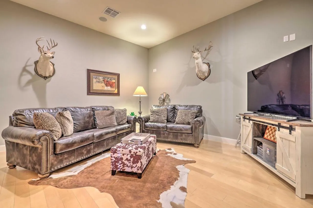 Holiday home Lakeview Escape With Hot Tub, 1 Mi To Canyon