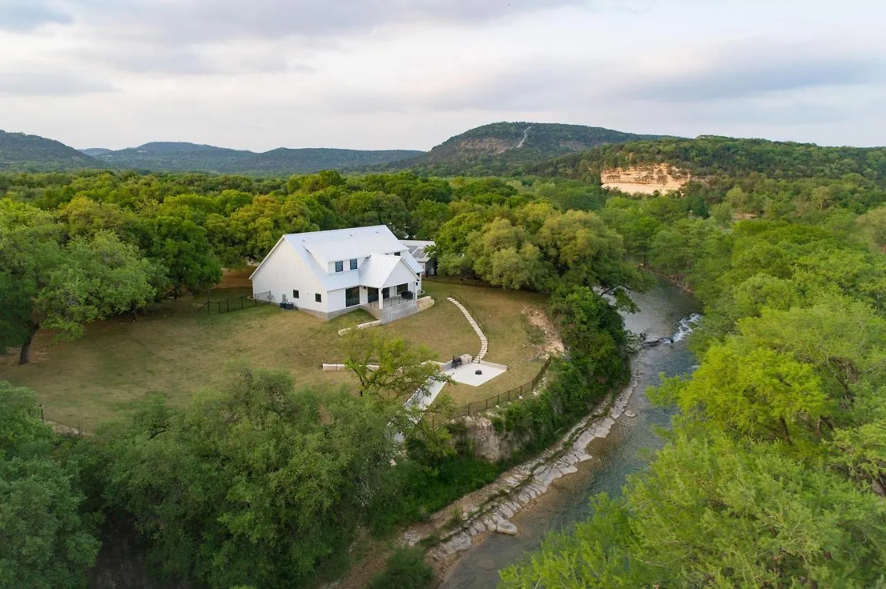 The White House On The Horseshoe Holiday home Canyon Lake