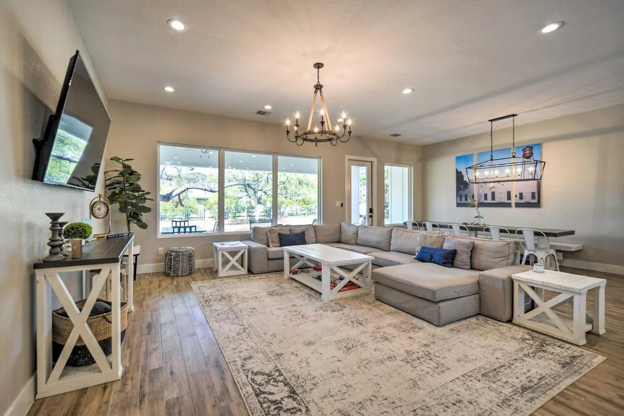Brand New Modern Canyon Escape With Fire Pit!