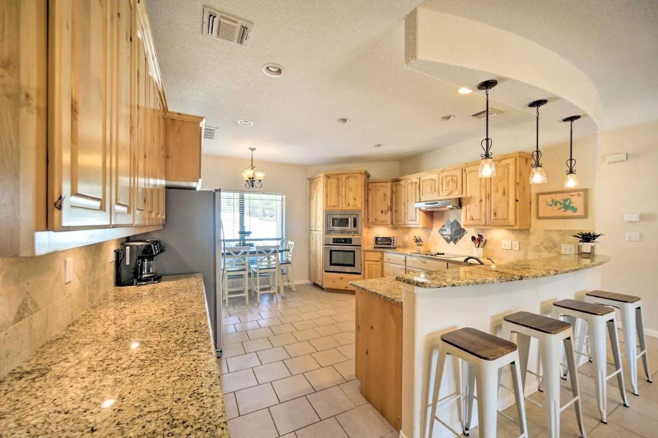 Holiday home Luxe Canyon Decks, Hot Tub And Views Canyon Lake
