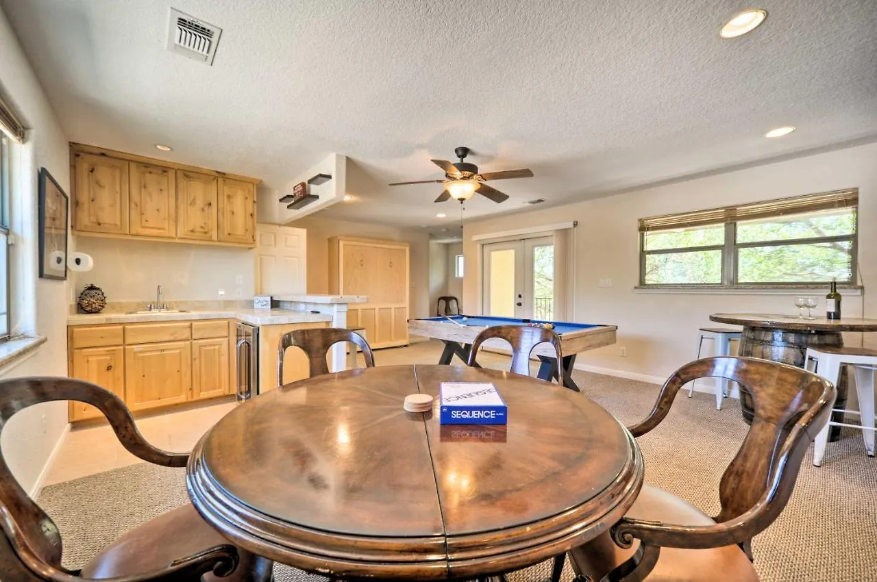 Luxe Canyon Decks, Hot Tub And Views Holiday home *