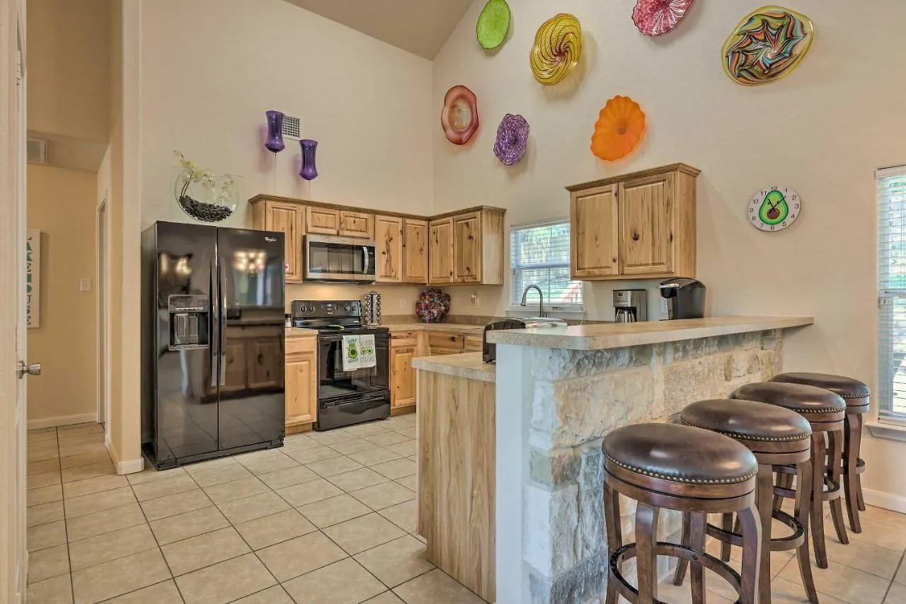 Pet-friendly With Deck 1 Mi To Canyon Fun Holiday home Canyon Lake