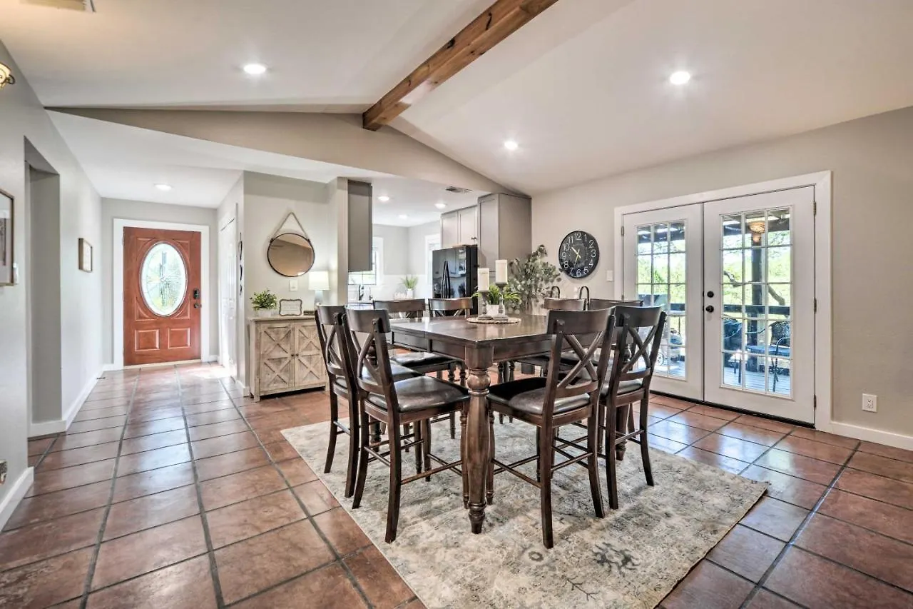 Dom wakacyjny Canyon Hideaway With Fire Pit And Hot Tub! Canyon Lake
