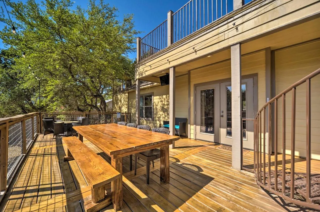 Luxe Canyon Decks, Hot Tub And Views Holiday home Canyon Lake