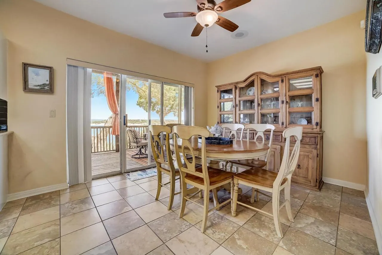 Stagecoach Estate * Canyon Lake
