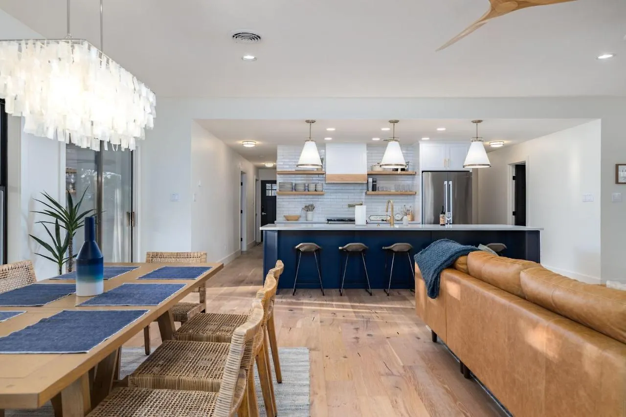 Amazing Modern Retreat W/ 2 Holiday home *
