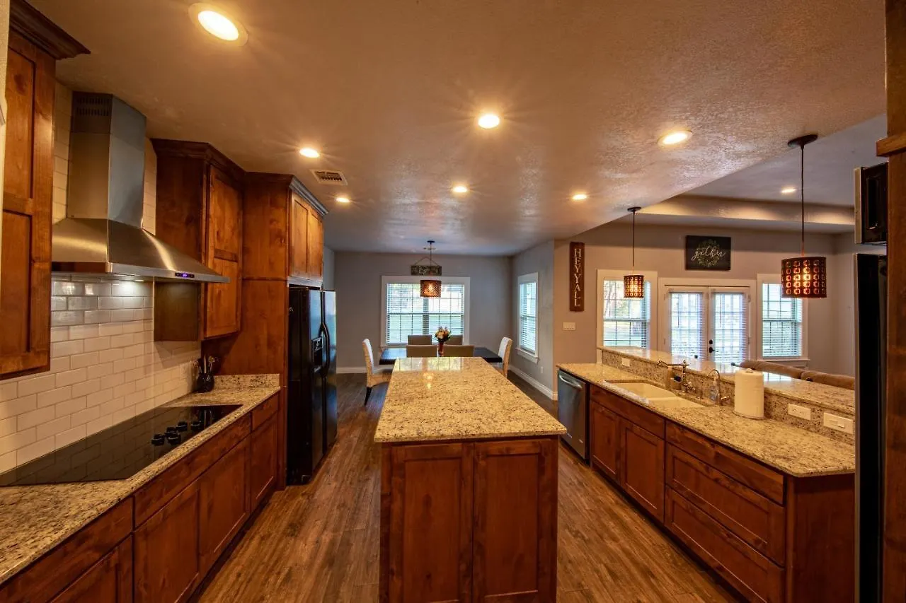 Lakeview Luxury