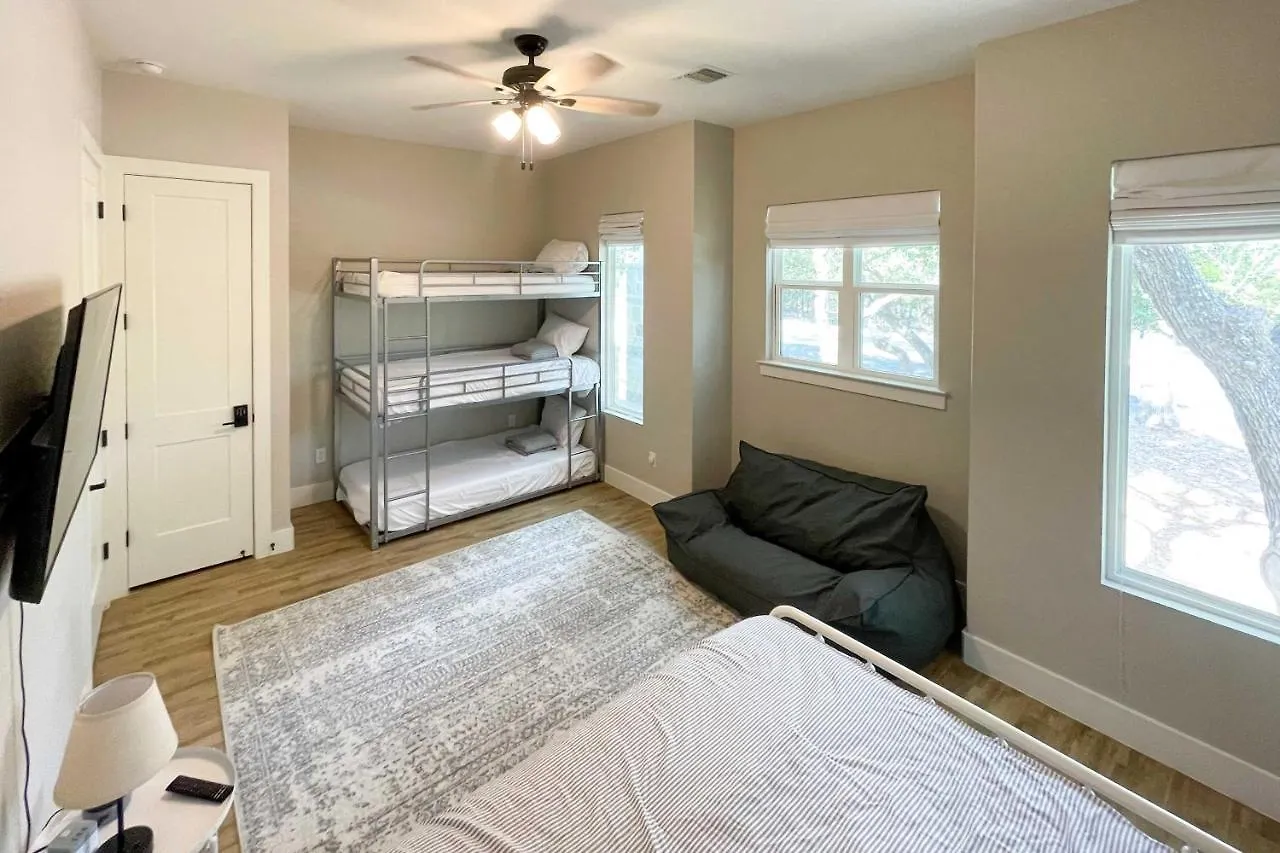 Brand New Modern Canyon Escape With Fire Pit! 度假居