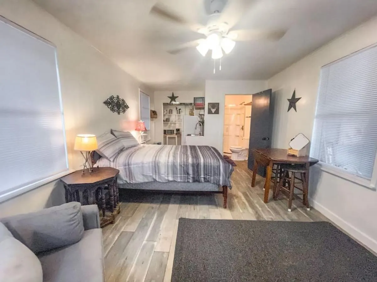Bamboo Hideout - Sleeps 2 - Pet-friendly