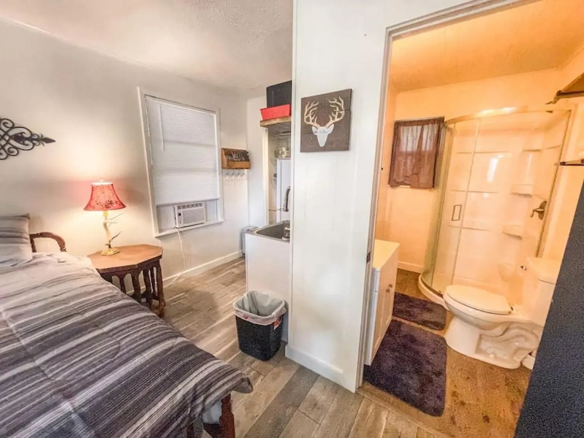 Bamboo Hideout - Sleeps 2 - Pet-friendly * Canyon Lake