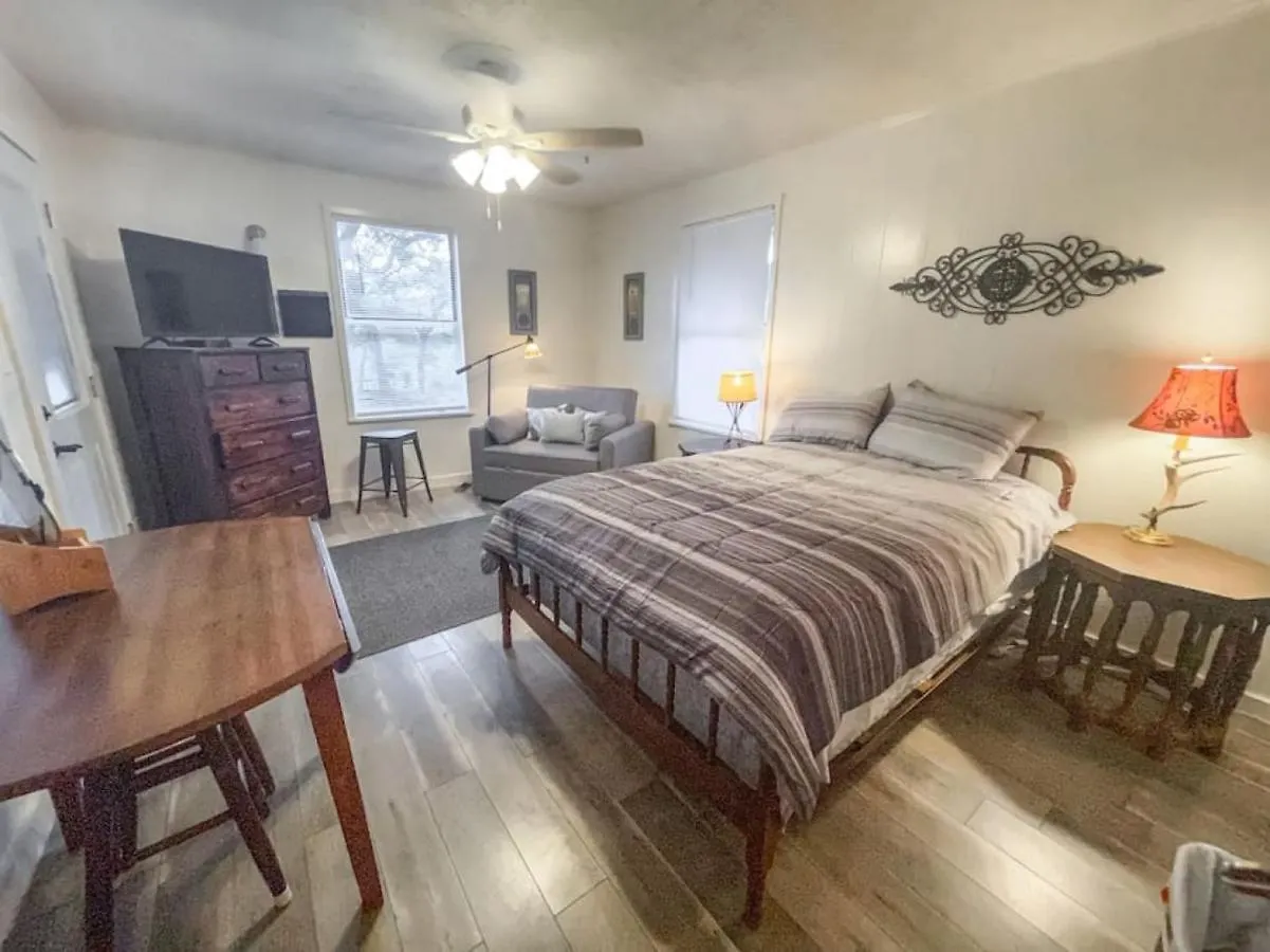 Bamboo Hideout - Sleeps 2 - Pet-friendly * Canyon Lake