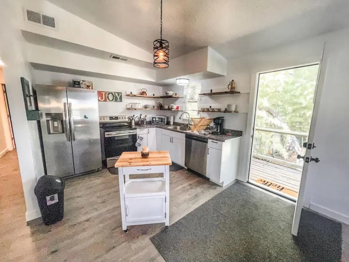 Bamboo Breeze - Sleeps 6 - Pet-friendly Canyon Lake