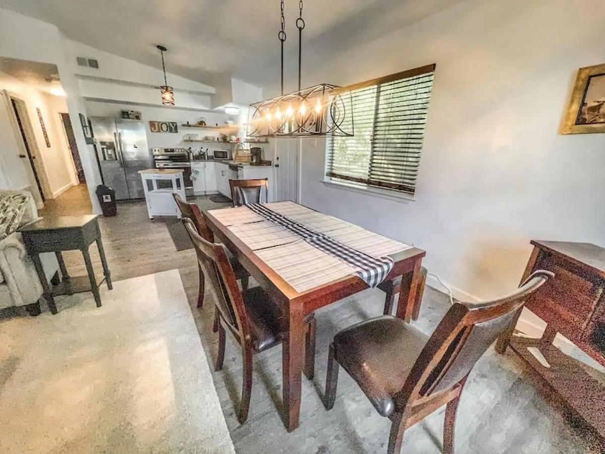 Bamboo Breeze - Sleeps 6 - Pet-friendly * Canyon Lake