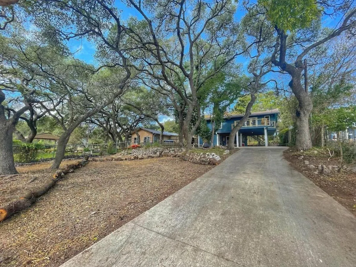 Bamboo Hideout - Sleeps 2 - Pet-friendly Apartment