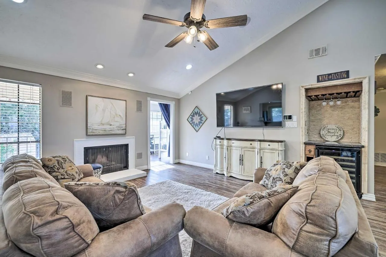 Canyon Hill Country And Water Views!