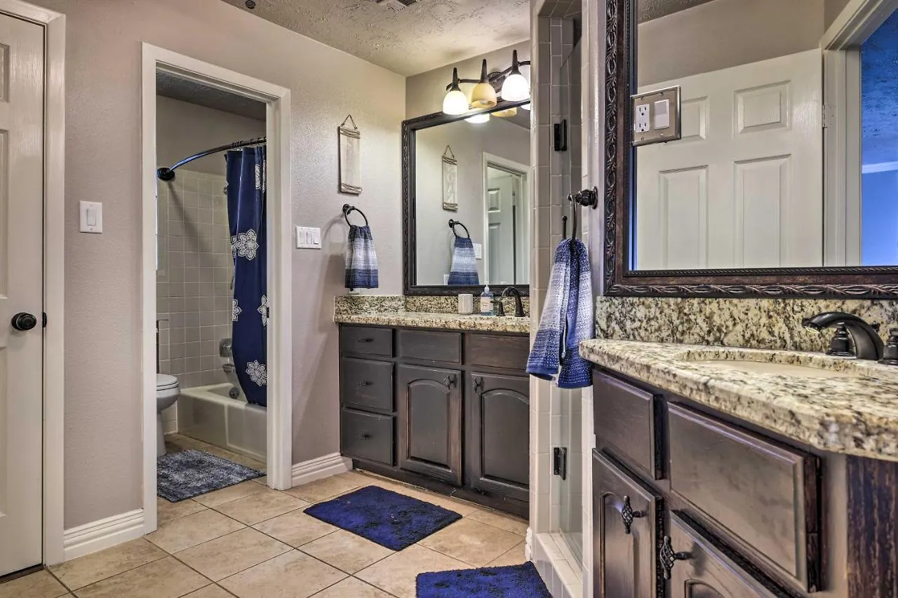 Canyon Hill Country And Water Views! Holiday home Canyon Lake