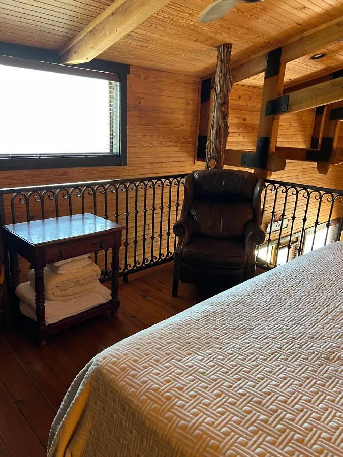 Отель Hideout On The Horseshoe 3*