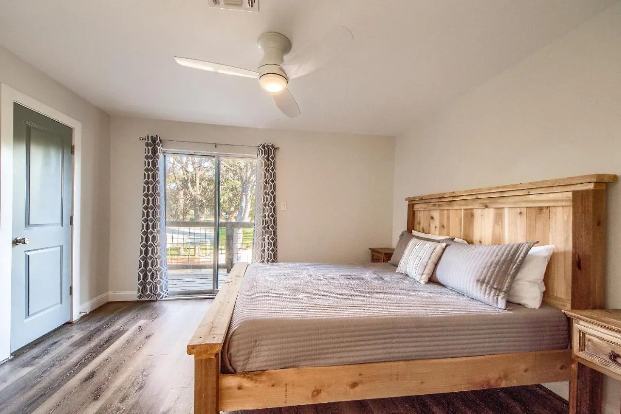Cl 954 River Cliff Retreat Canyon Lake