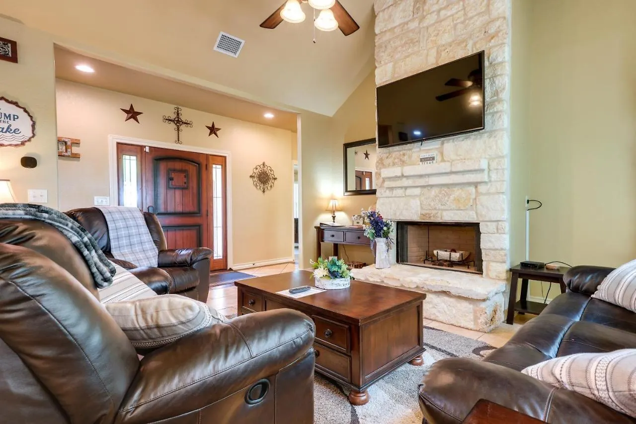 Holiday home At Rocky Creek With Private Hot Tub And Yard!