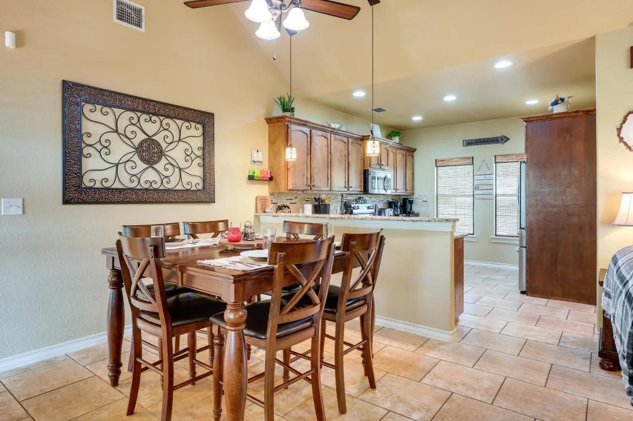 Holiday home At Rocky Creek With Private Hot Tub And Yard! *