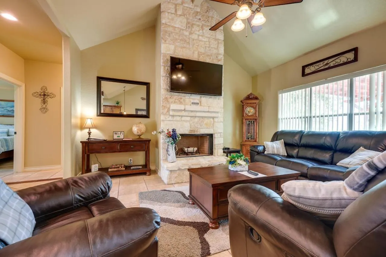 Holiday home At Rocky Creek With Private Hot Tub And Yard! Canyon Lake