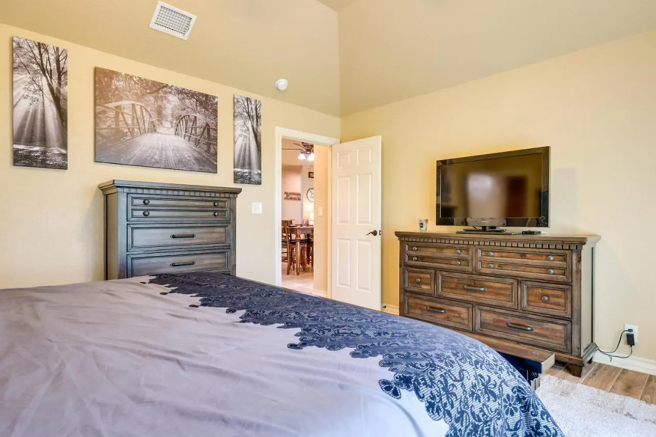 Holiday home At Rocky Creek With Private Hot Tub And Yard!