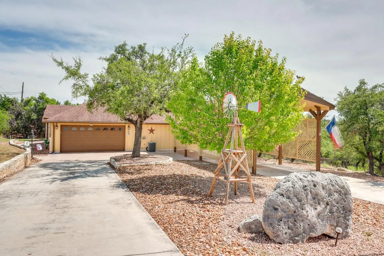 Holiday home At Rocky Creek With Private Hot Tub And Yard!