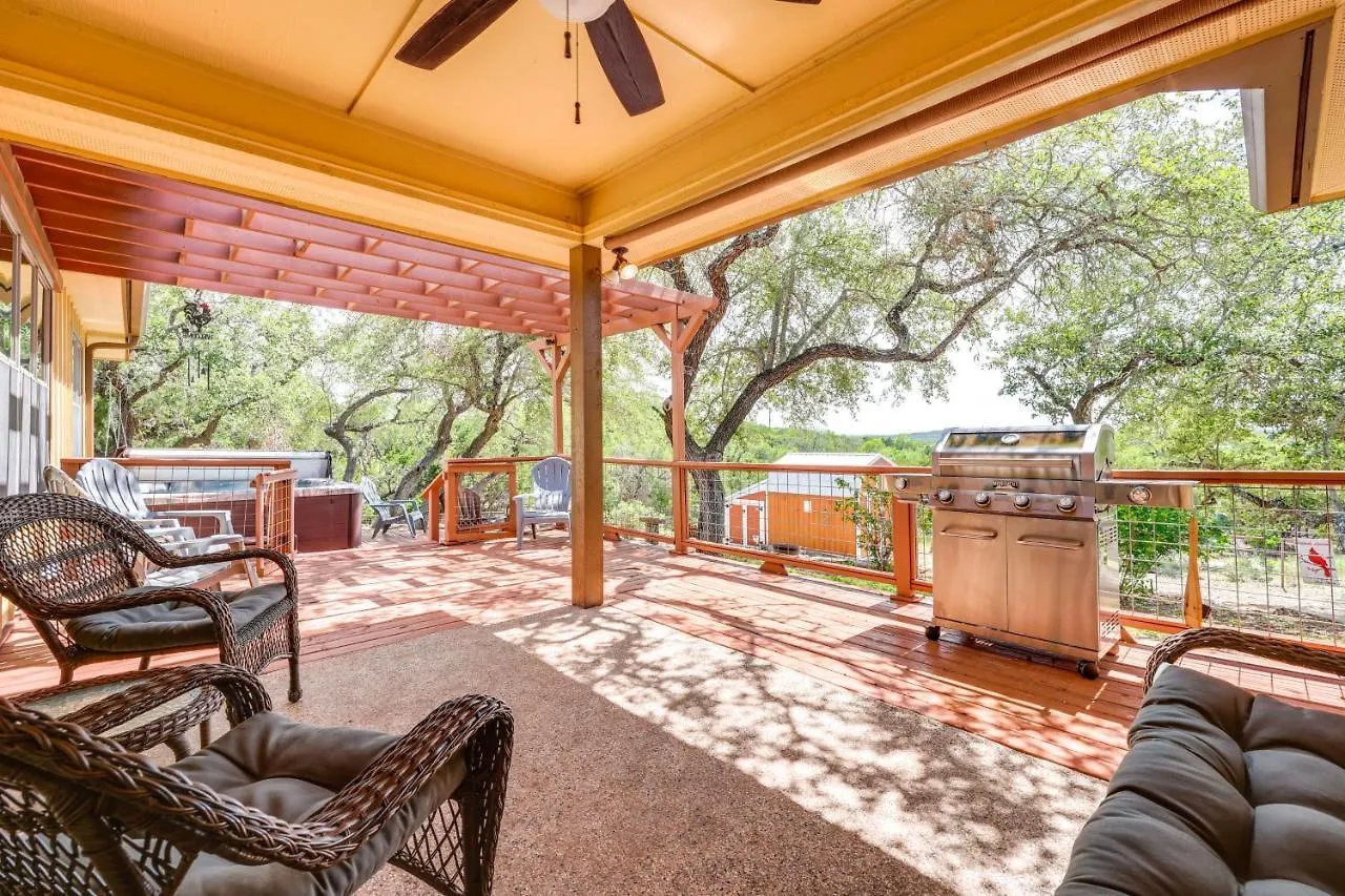 At Rocky Creek With Private Hot Tub And Yard! Canyon Lake