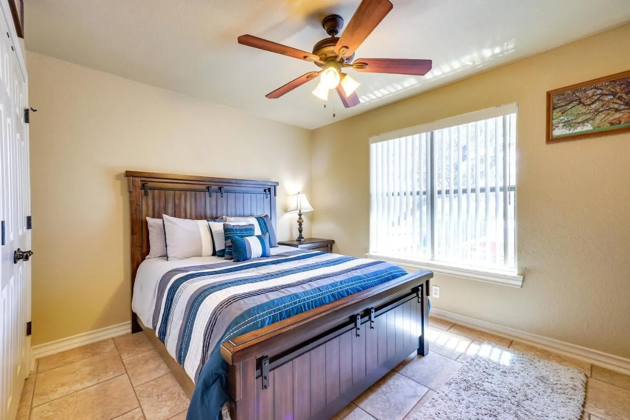 Holiday home At Rocky Creek With Private Hot Tub And Yard! Canyon Lake