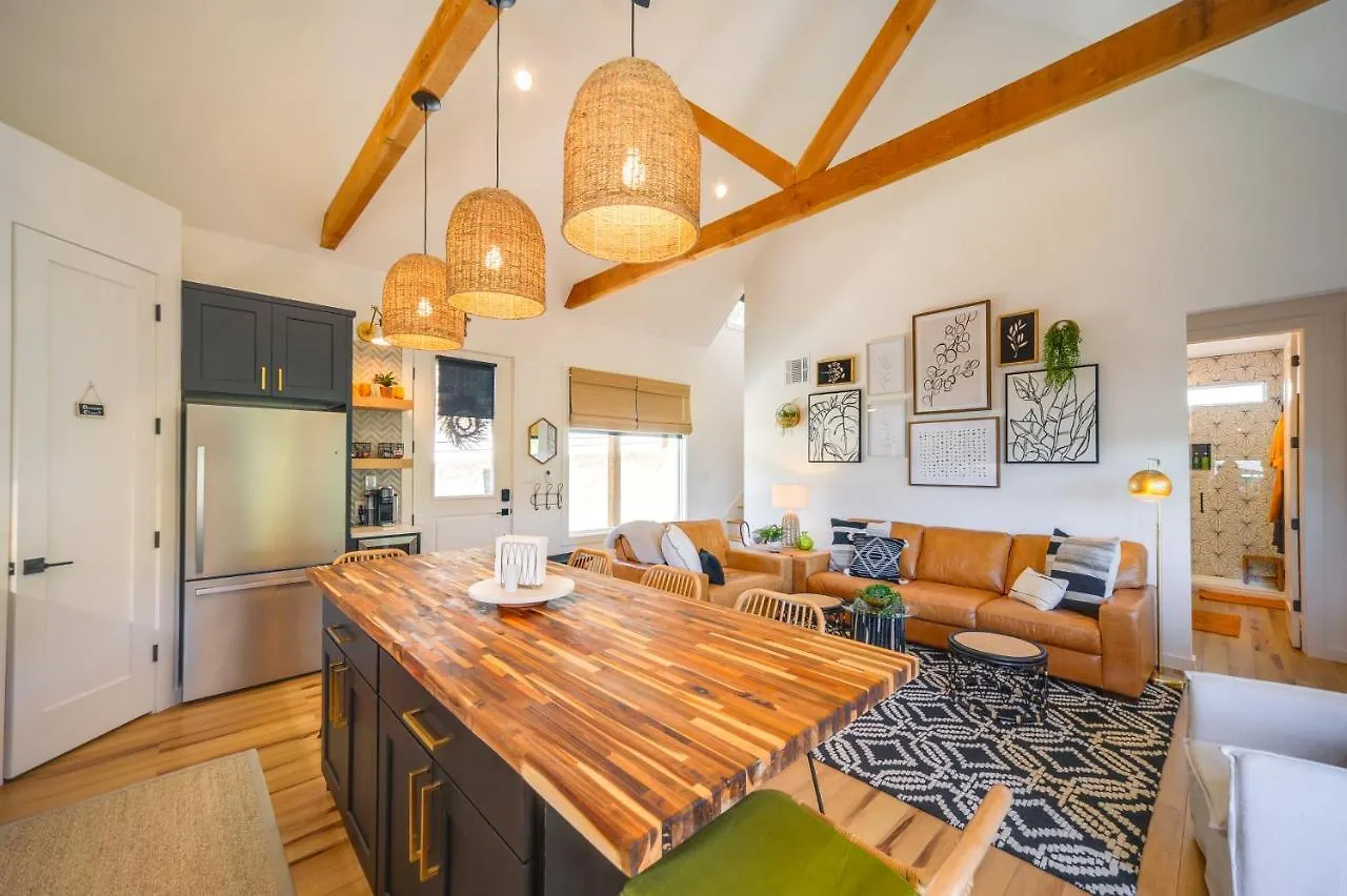 Holiday home Family-friendly Canyon With Hot Tub!