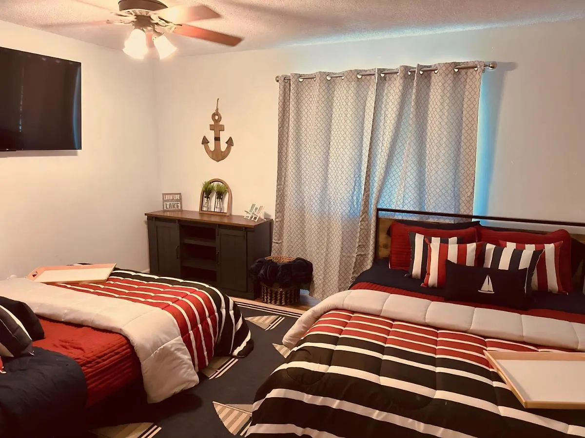 Jet Skis, View, Sleeps 8, Hottub, Firepit, Pet Friendly! Canyon Lake