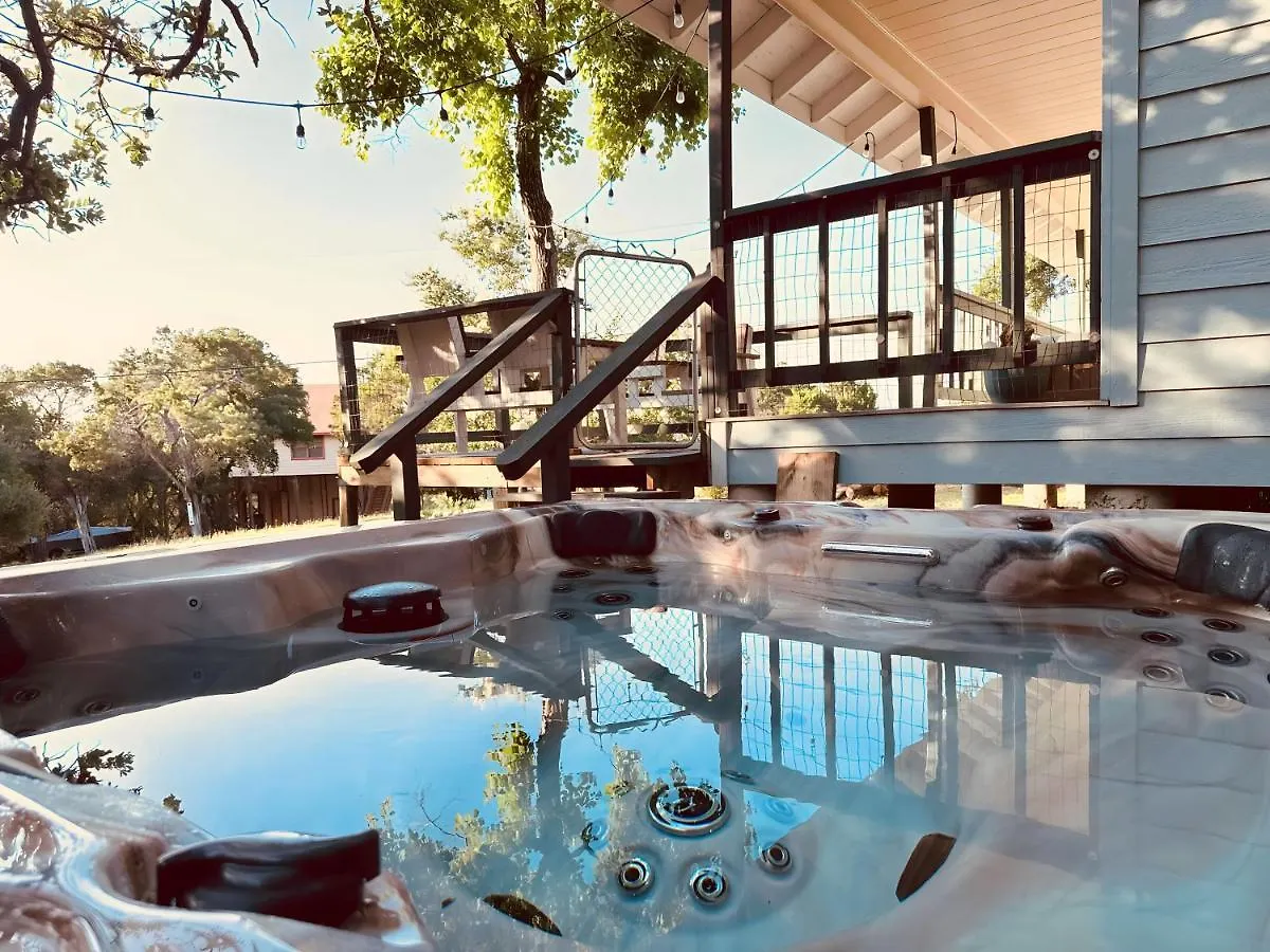 Jet Skis, View, Sleeps 8, Hottub, Firepit, Pet Friendly! Nyaraló Canyon Lake
